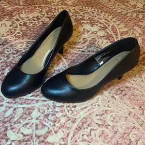A NEW DAY Black Pumps